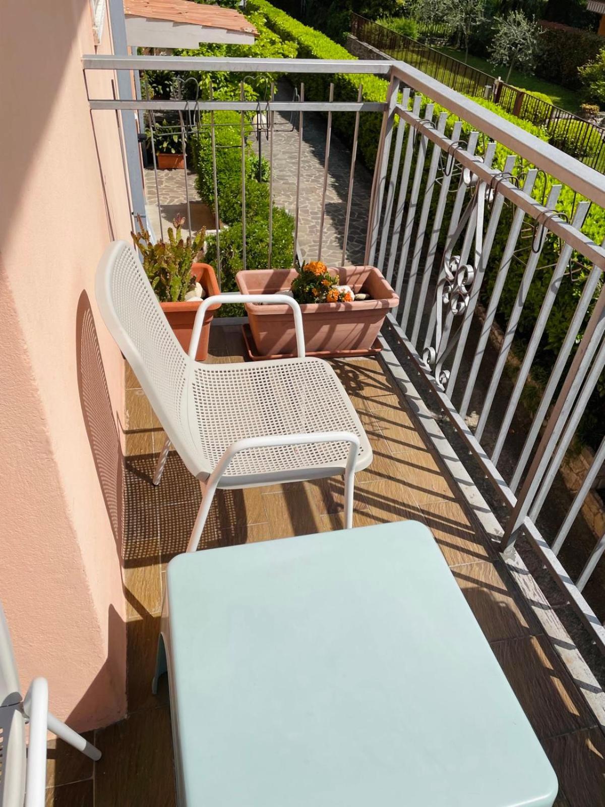 Apartment Al Lago, Torri Del Benaco Exteriör bild